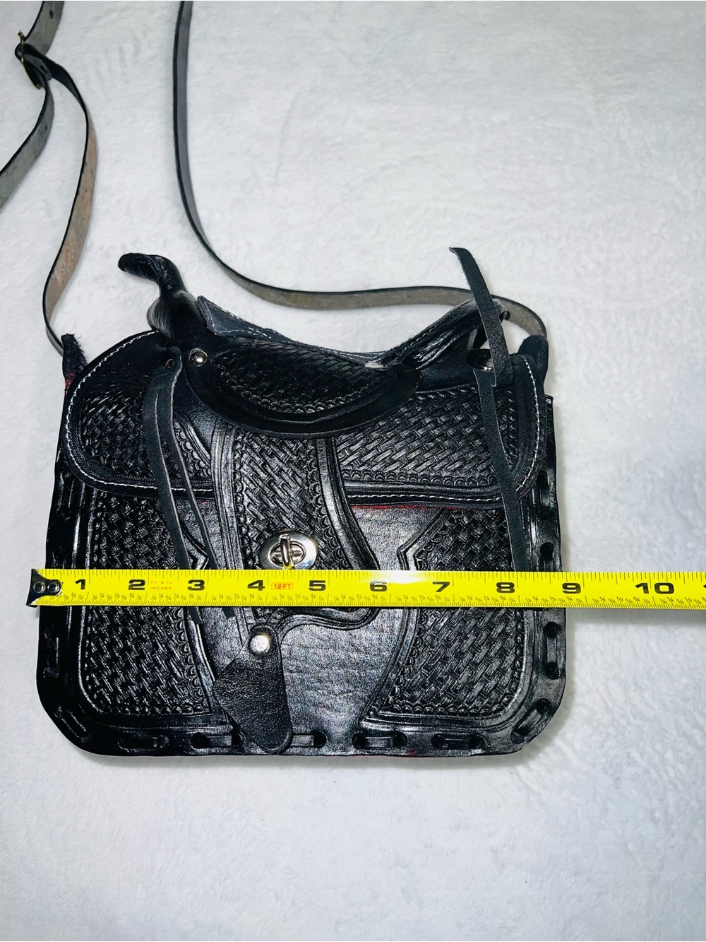 Handcrafted Black Leather Saddle-Shaped Crossbody Bag - Picture 10 of 11